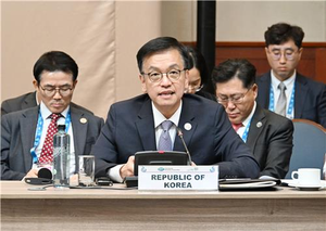 South Korea's Finance Minister assumes chairmanship of next year's APEC meeting | South Korea's Finance Minister assumes chairmanship of next year's APEC meeting South Korea's Finance Minister assumes chairmanship of next year's APEC meeting | South Korea's Finance Minister assumes chairmanship of next year's APEC meeting