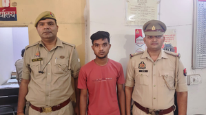 Mumbai Police arrest Noida man for death threat to Zeeshan Siddique | Mumbai Police arrest Noida man for death threat to Zeeshan Siddique Mumbai Police arrest Noida man for death threat to Zeeshan Siddique | Mumbai Police arrest Noida man for death threat to Zeeshan Siddique
