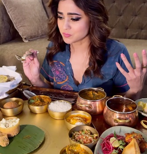 Shamita Shetty enjoys flavours of Rajasthani with a scrumptious thaali | Shamita Shetty enjoys flavours of Rajasthani with a scrumptious thaali