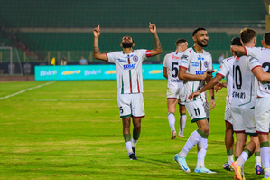 ISL 2024-25: Mohun Bagan sparkle amidst festive fireworks to secure a 2-0 win over Hyderabad FC | ISL 2024-25: Mohun Bagan sparkle amidst festive fireworks to secure a 2-0 win over Hyderabad FC