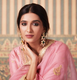 Nimrit Kaur Ahluwalia: Don’t believe in bursting crackers, prefer painting diyas | Nimrit Kaur Ahluwalia: Don’t believe in bursting crackers, prefer painting diyas Nimrit Kaur Ahluwalia: Don’t believe in bursting crackers, prefer painting diyas | Nimrit Kaur Ahluwalia: Don’t believe in bursting crackers, prefer painting diyas