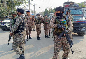 2 CRPF troopers, 2 policemen injured in Srinagar gunfight | 2 CRPF troopers, 2 policemen injured in Srinagar gunfight 2 CRPF troopers, 2 policemen injured in Srinagar gunfight | 2 CRPF troopers, 2 policemen injured in Srinagar gunfight