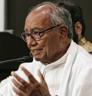 Digvijaya Singh meets CM Yadav, raises wheat procurement issues; invites him to religious event in Raghogarh | Digvijaya Singh meets CM Yadav, raises wheat procurement issues; invites him to religious event in Raghogarh