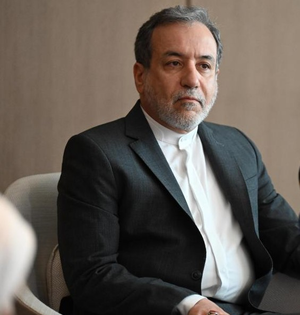 Iranian FM receives Trump's letter on nuke negotiations from UAE's envoy | Iranian FM receives Trump's letter on nuke negotiations from UAE's envoy Iranian FM receives Trump's letter on nuke negotiations from UAE's envoy | Iranian FM receives Trump's letter on nuke negotiations from UAE's envoy
