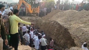 Four dead, many injured in mound collapse in UP’s Kasganj; CM Yogi expresses grief | Four dead, many injured in mound collapse in UP’s Kasganj; CM Yogi expresses grief Four dead, many injured in mound collapse in UP’s Kasganj; CM Yogi expresses grief | Four dead, many injured in mound collapse in UP’s Kasganj; CM Yogi expresses grief