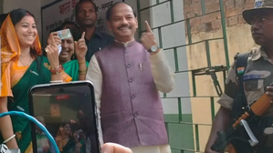 Celebrities including two Guvs cast their votes in Jharkhand, urge citizens to do their duty | Celebrities including two Guvs cast their votes in Jharkhand, urge citizens to do their duty Celebrities including two Guvs cast their votes in Jharkhand, urge citizens to do their duty | Celebrities including two Guvs cast their votes in Jharkhand, urge citizens to do their duty