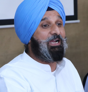 Akali Dal demands advertisement for Aam Aadmi Clinics be recovered from Punjab CM | Akali Dal demands advertisement for Aam Aadmi Clinics be recovered from Punjab CM Akali Dal demands advertisement for Aam Aadmi Clinics be recovered from Punjab CM | Akali Dal demands advertisement for Aam Aadmi Clinics be recovered from Punjab CM