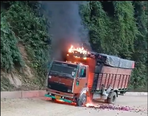 Manipur: Militants set fire to trucks carrying essentials | Manipur: Militants set fire to trucks carrying essentials Manipur: Militants set fire to trucks carrying essentials | Manipur: Militants set fire to trucks carrying essentials
