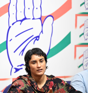 Vinesh Phogat clears intention to fight despite show-cause notice from WFI | Vinesh Phogat clears intention to fight despite show-cause notice from WFI Vinesh Phogat clears intention to fight despite show-cause notice from WFI | Vinesh Phogat clears intention to fight despite show-cause notice from WFI
