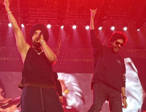 Kartik Aaryan dances with Diljit Dosanjh as he joins his concert in Ahmedabad | Kartik Aaryan dances with Diljit Dosanjh as he joins his concert in Ahmedabad Kartik Aaryan dances with Diljit Dosanjh as he joins his concert in Ahmedabad | Kartik Aaryan dances with Diljit Dosanjh as he joins his concert in Ahmedabad