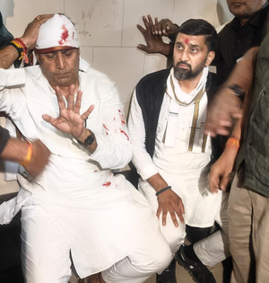 ‘Stone me or shoot me, won’t spare anyone,’ says Anil Deshmukh after discharge | ‘Stone me or shoot me, won’t spare anyone,’ says Anil Deshmukh after discharge ‘Stone me or shoot me, won’t spare anyone,’ says Anil Deshmukh after discharge | ‘Stone me or shoot me, won’t spare anyone,’ says Anil Deshmukh after discharge