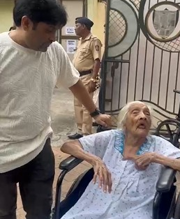 Maha polls: 113-year-old woman casts vote, inspires nation | Maha polls: 113-year-old woman casts vote, inspires nation