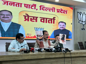 Delhi BJP to gherao Kejriwal's home over 'Sheeshmahal' tomorrow | Delhi BJP to gherao Kejriwal's home over 'Sheeshmahal' tomorrow Delhi BJP to gherao Kejriwal's home over 'Sheeshmahal' tomorrow | Delhi BJP to gherao Kejriwal's home over 'Sheeshmahal' tomorrow