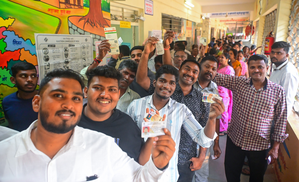 Maharashtra records 58.22 pc turnout, Independent candidate dies of heart attack in Beed | Maharashtra records 58.22 pc turnout, Independent candidate dies of heart attack in Beed Maharashtra records 58.22 pc turnout, Independent candidate dies of heart attack in Beed | Maharashtra records 58.22 pc turnout, Independent candidate dies of heart attack in Beed