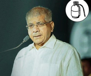 Prakash Ambedkar ready to 'power' the winner in Maha polls - Mahayuti or MVA | Prakash Ambedkar ready to 'power' the winner in Maha polls - Mahayuti or MVA