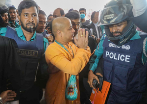 Bangladesh: Hindu monk Chinmoy Krishna Das now slapped with murder charge | Bangladesh: Hindu monk Chinmoy Krishna Das now slapped with murder charge Bangladesh: Hindu monk Chinmoy Krishna Das now slapped with murder charge | Bangladesh: Hindu monk Chinmoy Krishna Das now slapped with murder charge