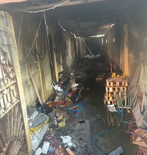 Three dead in sofa manufacturing factory fire in Greater Noida | Three dead in sofa manufacturing factory fire in Greater Noida Three dead in sofa manufacturing factory fire in Greater Noida | Three dead in sofa manufacturing factory fire in Greater Noida