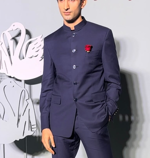 Sidhant Gupta brings back Nehru’s classic style with his iconic accessory | Sidhant Gupta brings back Nehru’s classic style with his iconic accessory Sidhant Gupta brings back Nehru’s classic style with his iconic accessory | Sidhant Gupta brings back Nehru’s classic style with his iconic accessory