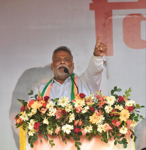 Bihar: Pappu Yadav receives bulletproof land cruiser from his friend | Bihar: Pappu Yadav receives bulletproof land cruiser from his friend Bihar: Pappu Yadav receives bulletproof land cruiser from his friend | Bihar: Pappu Yadav receives bulletproof land cruiser from his friend