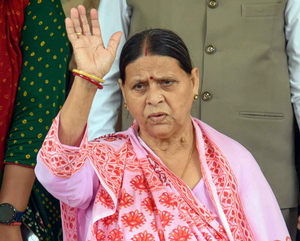 Land-for-job case: Rabri Devi appears before ED in Patna for grilling | Land-for-job case: Rabri Devi appears before ED in Patna for grilling Land-for-job case: Rabri Devi appears before ED in Patna for grilling | Land-for-job case: Rabri Devi appears before ED in Patna for grilling