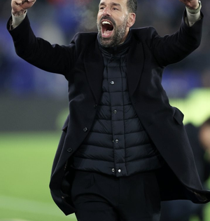 Van Nistelrooy calls for Leicester City to put in ‘maximum efforts’ following Spurs win | Van Nistelrooy calls for Leicester City to put in ‘maximum efforts’ following Spurs win