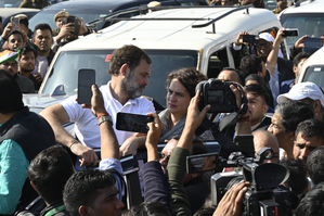 LoP Rahul, Priyanka on way to violence-hit Sambhal stopped at Ghazipur border | LoP Rahul, Priyanka on way to violence-hit Sambhal stopped at Ghazipur border LoP Rahul, Priyanka on way to violence-hit Sambhal stopped at Ghazipur border | LoP Rahul, Priyanka on way to violence-hit Sambhal stopped at Ghazipur border