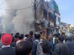 Massive fires ravage commercial buildings in Ranchi and Giridih, losses run into crores | Massive fires ravage commercial buildings in Ranchi and Giridih, losses run into crores Massive fires ravage commercial buildings in Ranchi and Giridih, losses run into crores | Massive fires ravage commercial buildings in Ranchi and Giridih, losses run into crores