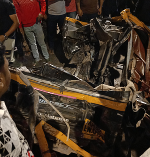 Three killed, 17 injured as bus hits multiple vehicles in Mumbai's Kurla | Three killed, 17 injured as bus hits multiple vehicles in Mumbai's Kurla Three killed, 17 injured as bus hits multiple vehicles in Mumbai's Kurla | Three killed, 17 injured as bus hits multiple vehicles in Mumbai's Kurla