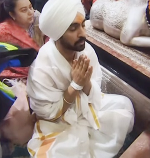 Diljit Dosanjh seeks blessings at Mahakaleshwar Temple in Ujjain | Diljit Dosanjh seeks blessings at Mahakaleshwar Temple in Ujjain Diljit Dosanjh seeks blessings at Mahakaleshwar Temple in Ujjain | Diljit Dosanjh seeks blessings at Mahakaleshwar Temple in Ujjain