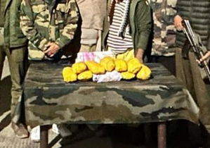 Two arrested with heroin near LoC in J&K’s Rajouri | Two arrested with heroin near LoC in J&K’s Rajouri Two arrested with heroin near LoC in J&K’s Rajouri | Two arrested with heroin near LoC in J&K’s Rajouri