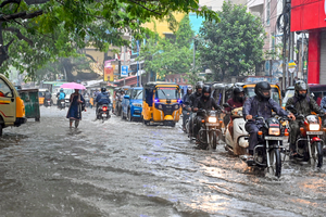Weather office downgrades heavy rainfall alert for Chennai, adjoining districts | Weather office downgrades heavy rainfall alert for Chennai, adjoining districts Weather office downgrades heavy rainfall alert for Chennai, adjoining districts | Weather office downgrades heavy rainfall alert for Chennai, adjoining districts