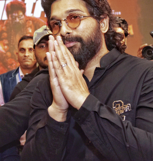 Allu Arjun urges fans to exercise caution, and maintain decorum both online and offline | Allu Arjun urges fans to exercise caution, and maintain decorum both online and offline