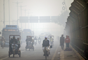 Delhi’s air quality deteriorates to ‘severe’ level amid cold wave | Delhi’s air quality deteriorates to ‘severe’ level amid cold wave Delhi’s air quality deteriorates to ‘severe’ level amid cold wave | Delhi’s air quality deteriorates to ‘severe’ level amid cold wave