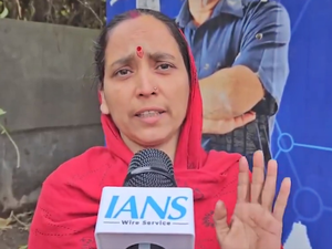 Delhi: Residents in Kondli mock Mohalla Clinic without doctor, staff | Delhi: Residents in Kondli mock Mohalla Clinic without doctor, staff Delhi: Residents in Kondli mock Mohalla Clinic without doctor, staff | Delhi: Residents in Kondli mock Mohalla Clinic without doctor, staff