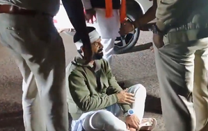Inspector suspended for allowing BJP leaders in police station during CT Ravi's arrest | Inspector suspended for allowing BJP leaders in police station during CT Ravi's arrest Inspector suspended for allowing BJP leaders in police station during CT Ravi's arrest | Inspector suspended for allowing BJP leaders in police station during CT Ravi's arrest