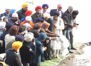 Gandhis, Congress leaders absent as kin collect Dr Singh’s ashes | Gandhis, Congress leaders absent as kin collect Dr Singh’s ashes Gandhis, Congress leaders absent as kin collect Dr Singh’s ashes | Gandhis, Congress leaders absent as kin collect Dr Singh’s ashes