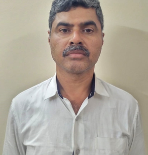 K'taka railway officer took Rs 50 lakh bribe for helping candidates pass KAS exam, arrested | K'taka railway officer took Rs 50 lakh bribe for helping candidates pass KAS exam, arrested K'taka railway officer took Rs 50 lakh bribe for helping candidates pass KAS exam, arrested | K'taka railway officer took Rs 50 lakh bribe for helping candidates pass KAS exam, arrested