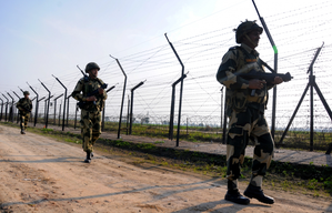 BSF opens fire after suspicious movement on India-Pak border in Jammu | BSF opens fire after suspicious movement on India-Pak border in Jammu BSF opens fire after suspicious movement on India-Pak border in Jammu | BSF opens fire after suspicious movement on India-Pak border in Jammu