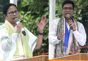 Abhishek Banerjee skips reference of Trinamool, CM Mamata Banerjee in New Year message | Abhishek Banerjee skips reference of Trinamool, CM Mamata Banerjee in New Year message Abhishek Banerjee skips reference of Trinamool, CM Mamata Banerjee in New Year message | Abhishek Banerjee skips reference of Trinamool, CM Mamata Banerjee in New Year message