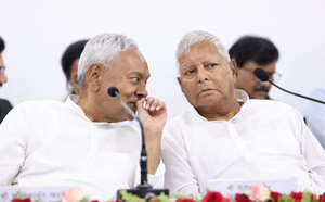 Nitish Kumar responds with folded hands to Lalu's 'invite' for joining Mahagathbandan | Nitish Kumar responds with folded hands to Lalu's 'invite' for joining Mahagathbandan Nitish Kumar responds with folded hands to Lalu's 'invite' for joining Mahagathbandan | Nitish Kumar responds with folded hands to Lalu's 'invite' for joining Mahagathbandan