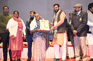 Haryana CM felicitates mothers of state's sportspersons | Haryana CM felicitates mothers of state's sportspersons Haryana CM felicitates mothers of state's sportspersons | Haryana CM felicitates mothers of state's sportspersons
