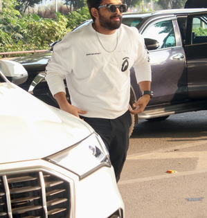 Allu Arjun sends heartfelt wishes to National Awards winners Shah Rukh Khan, Vikrant Massey & others | Allu Arjun sends heartfelt wishes to National Awards winners Shah Rukh Khan, Vikrant Massey & others Allu Arjun sends heartfelt wishes to National Awards winners Shah Rukh Khan, Vikrant Massey & others | Allu Arjun sends heartfelt wishes to National Awards winners Shah Rukh Khan, Vikrant Massey & others