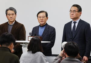 South Korea: Yoon's lawyer says President to be absent from first formal hearing in impeachment trial | South Korea: Yoon's lawyer says President to be absent from first formal hearing in impeachment trial South Korea: Yoon's lawyer says President to be absent from first formal hearing in impeachment trial | South Korea: Yoon's lawyer says President to be absent from first formal hearing in impeachment trial