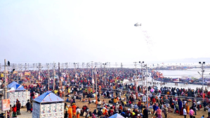 Maha Kumbh: Flower petals showered on devotees during Amrit Snan | Maha Kumbh: Flower petals showered on devotees during Amrit Snan Maha Kumbh: Flower petals showered on devotees during Amrit Snan | Maha Kumbh: Flower petals showered on devotees during Amrit Snan