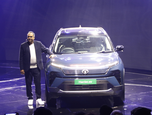 Tata Motors' net profit tanks 51 pc to Rs 8,470 crore in Q4 | Tata Motors' net profit tanks 51 pc to Rs 8,470 crore in Q4