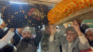 Farooq Abdullah visits Ajmer Dargah, prays for peace & brotherhood | Farooq Abdullah visits Ajmer Dargah, prays for peace & brotherhood Farooq Abdullah visits Ajmer Dargah, prays for peace & brotherhood | Farooq Abdullah visits Ajmer Dargah, prays for peace & brotherhood