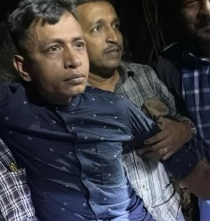 Mumbai Police take accused Shehzad to Saif Ali Khan's house to recreate crime scene | Mumbai Police take accused Shehzad to Saif Ali Khan's house to recreate crime scene Mumbai Police take accused Shehzad to Saif Ali Khan's house to recreate crime scene | Mumbai Police take accused Shehzad to Saif Ali Khan's house to recreate crime scene
