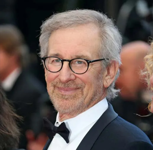Steven Spielberg shares Drew Barrymore inspired him to become a father | Steven Spielberg shares Drew Barrymore inspired him to become a father Steven Spielberg shares Drew Barrymore inspired him to become a father | Steven Spielberg shares Drew Barrymore inspired him to become a father
