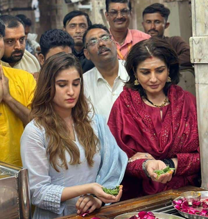 Raveena Tandon visits Nageshwar Mahadev Temple, Rukmini Temple in Dwarka | Raveena Tandon visits Nageshwar Mahadev Temple, Rukmini Temple in Dwarka Raveena Tandon visits Nageshwar Mahadev Temple, Rukmini Temple in Dwarka | Raveena Tandon visits Nageshwar Mahadev Temple, Rukmini Temple in Dwarka