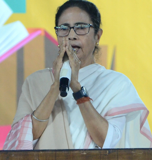 Two specific pictures of Mamata Banerjee shortlisted for use in Trinamool programmes | Two specific pictures of Mamata Banerjee shortlisted for use in Trinamool programmes Two specific pictures of Mamata Banerjee shortlisted for use in Trinamool programmes | Two specific pictures of Mamata Banerjee shortlisted for use in Trinamool programmes
